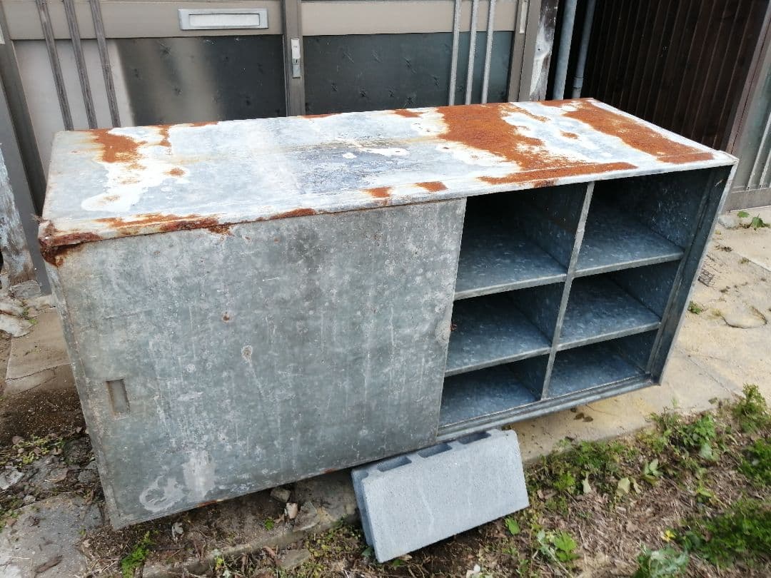 昭和レトロ シャビー ブリキ金属製 棚 ロッカー 下駄箱 什器 カフェ 121941.jpg