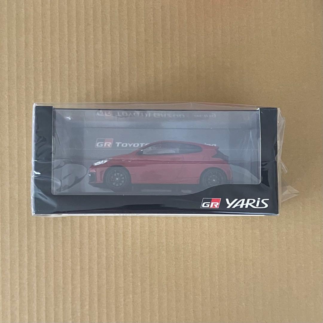 新型GRヤリスカラーサンプルミニカー　3U5エモーショナルレッドII Amazon | 1/30 ミニカー 新型ヤリス GRヤリス 非売品 カラーサンプル