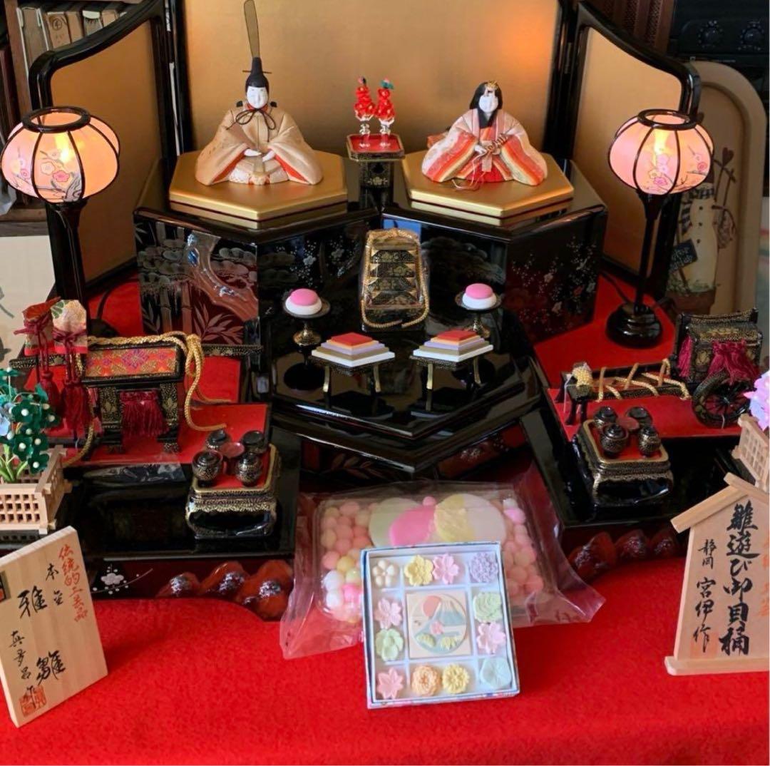 雛人形 真多呂 雅雛 伝統的工芸品 三世・金林真多呂作 「雅雛」正絹西陣織 黄櫨染 天皇陛下
