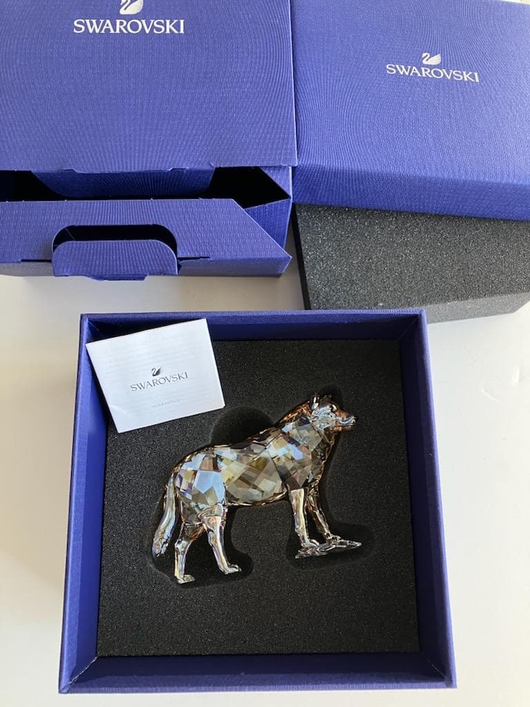 スワロフスキー　置物　オブジェ　ハイイロオオカミ SCS ハイイロオオカミ | Swarovski