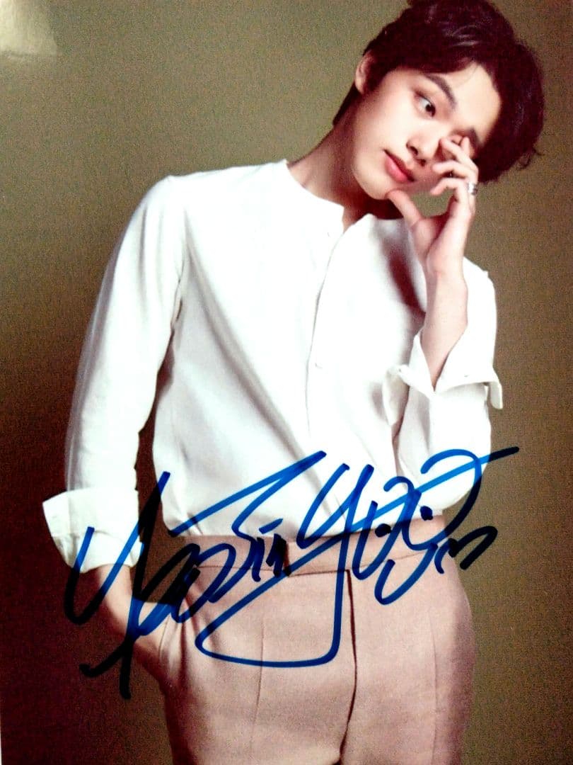 セール中…ヨ・ジング直筆サイン入り2Lサイズ写真…Yoe Jin-goo - メルカリ