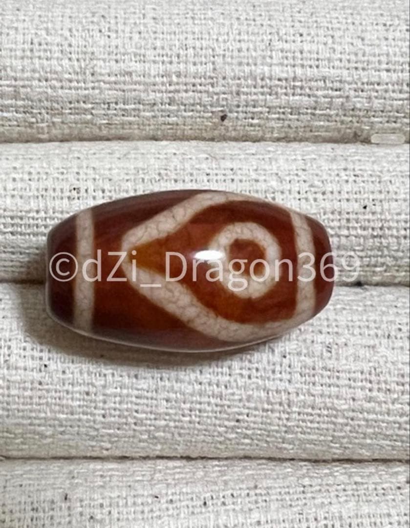 dZi beads ジービーズ 上肯 玉髄 龍紋 山水天珠（二眼山水天珠） カルセドニー（玉髄）から作られた上肯龍紋天珠とは