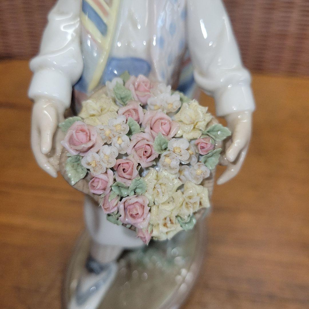 完品】LLADRO リアドロ バレンシアの花 ブーケを持つ少年 1526 - メルカリ