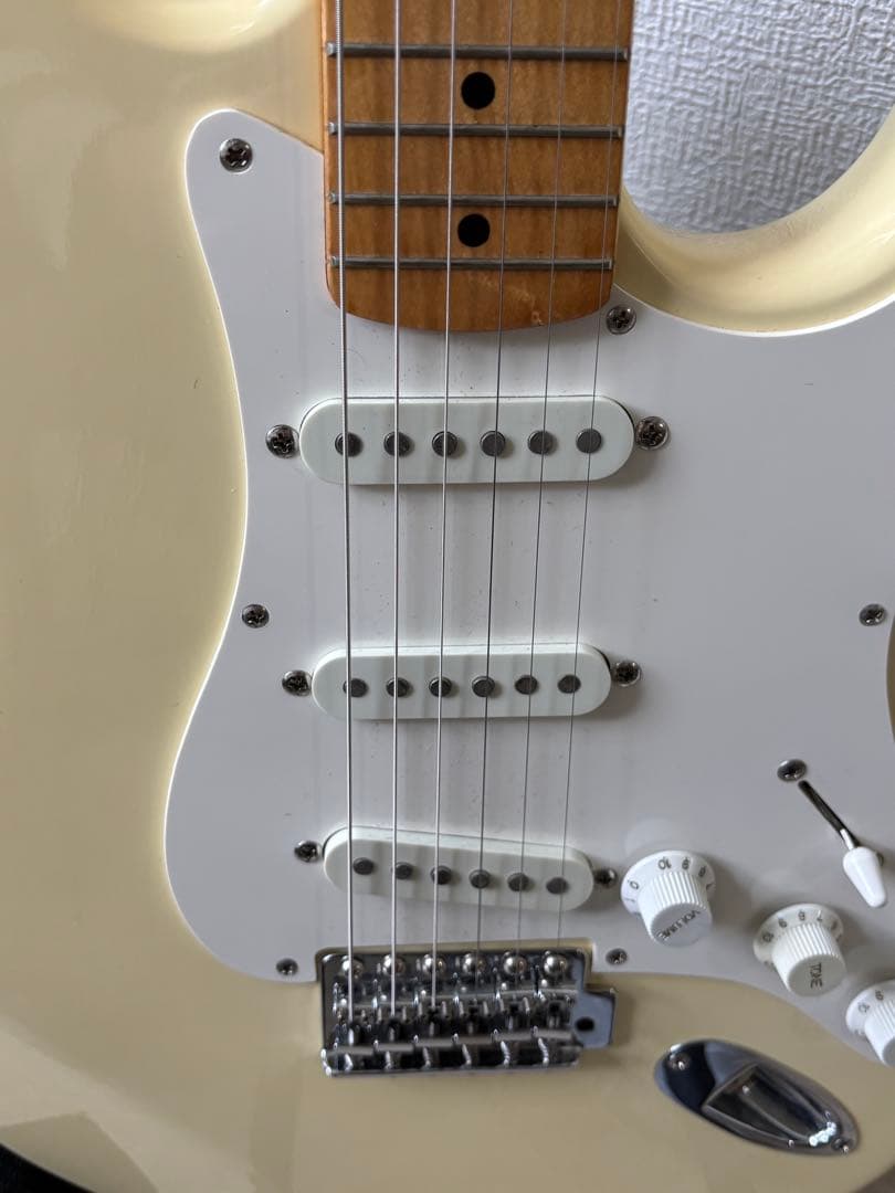エレキギター 黄色・白 Squier ギターセット全部付き Squier by Fender