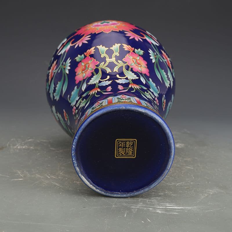 大清乾隆藍地琺瑯彩纏枝紋花瓶 景徳鎮 陶磁器 装飾