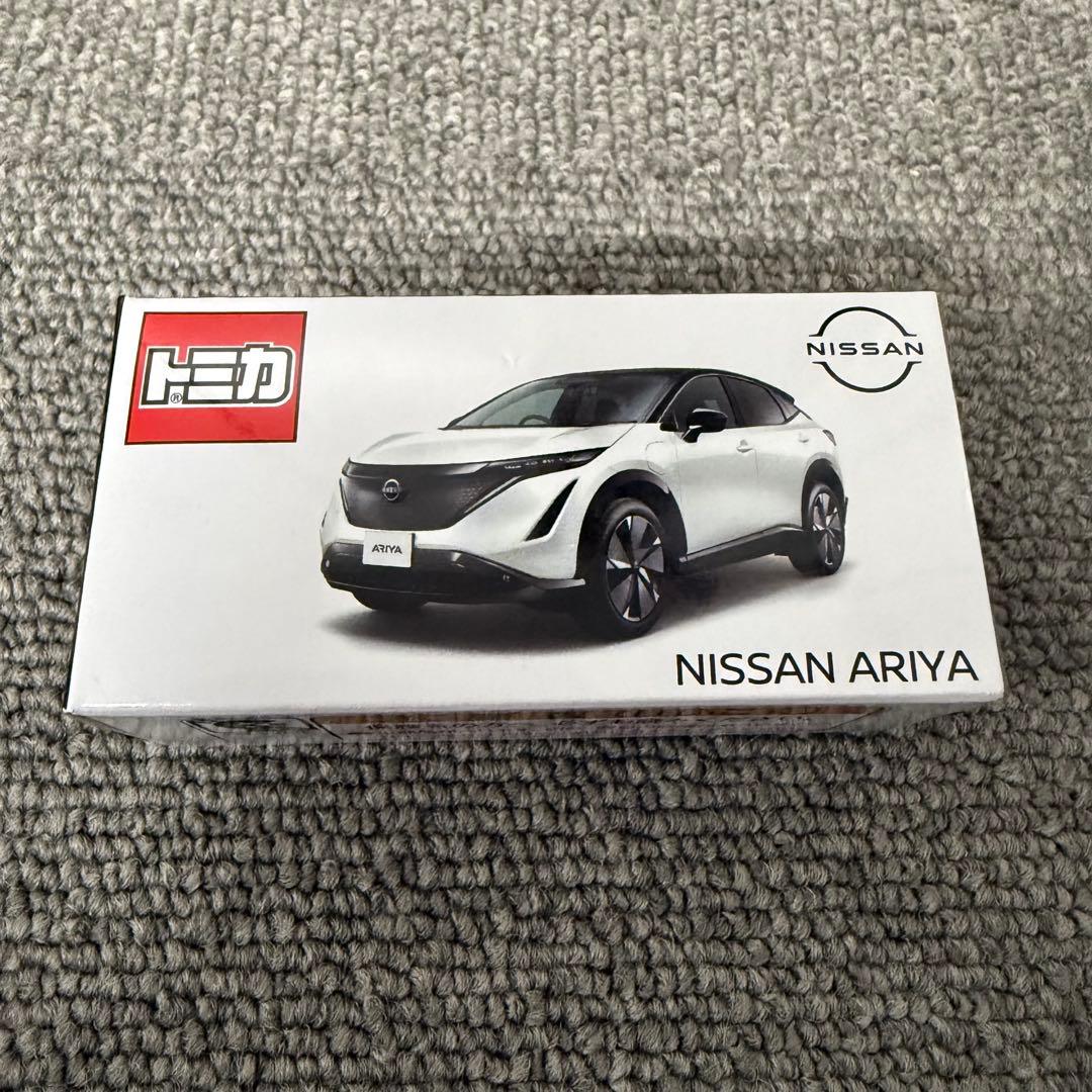 トミカ 非売品 日産 アリア プリズムホワイト/ミッドナイトブラック 2