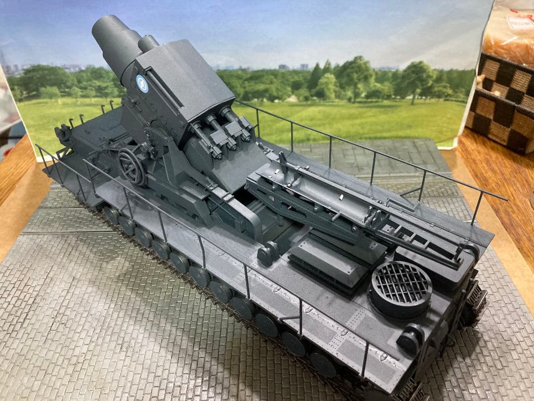 塗装済完成品】1/35カール自走臼砲ガルパン大学選抜チーム風 - メルカリ