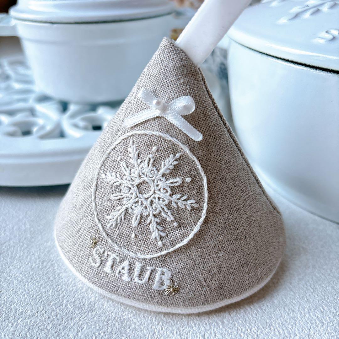 ストウブ スノーフレーク 三角鍋つかみ ホワイト staub 刺繍 - メルカリ
