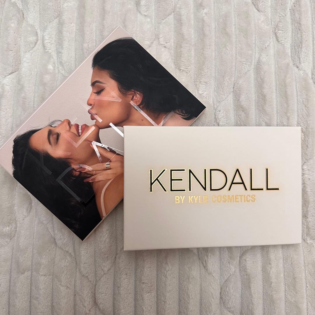 kylie cosmetics カイリーコスメティクス　アイシャドウ　ケンダル ケンダルとカイリーがメイクでコラボ！ 「カイリー・コスメティクス