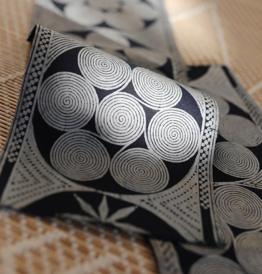苗族 蜡染 刺繍 袖パーツ｜螺旋文様｜手仕事 民族布｜Ethnic Batik