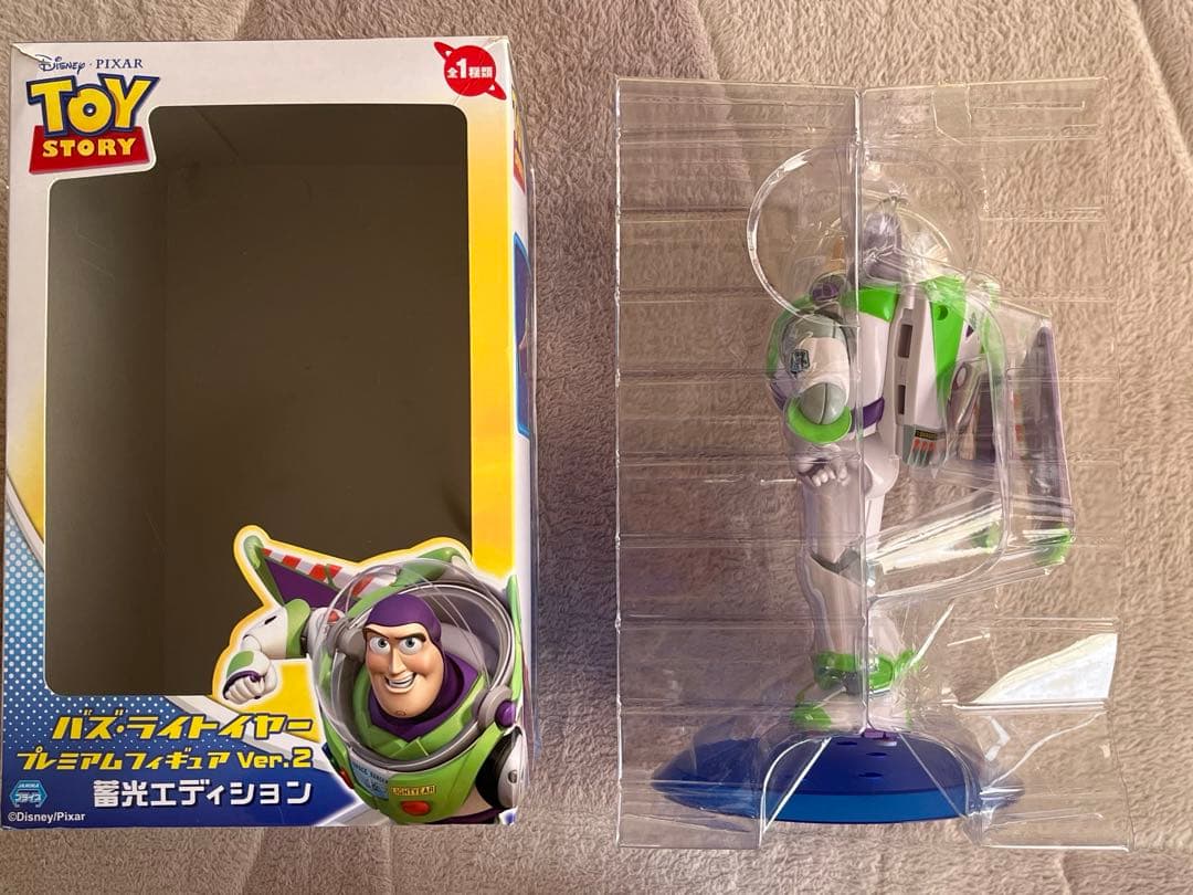 バズ・ライトイヤー プレミアムフィギュアver.2 蓄光エディション