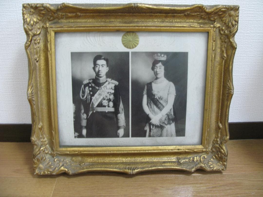 昭和天皇・皇后 両陛下の記念写真/戦闘機の生写真/古い格式ある額縁 3