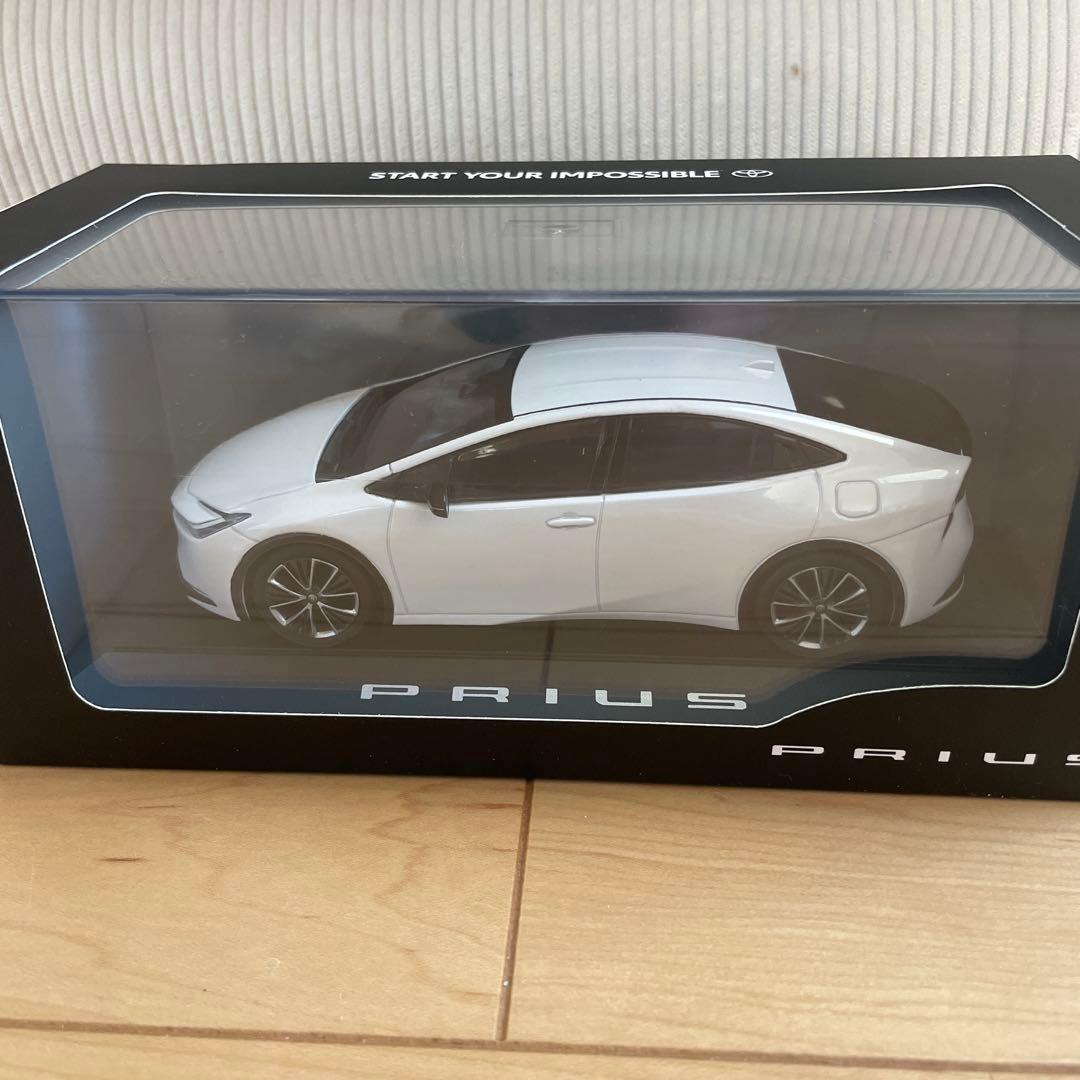 トヨタ プリウス ミニカー パール Amazon.co.jp: トヨタ 1/30 オフィシャルミニカー 新型プリウス カラー