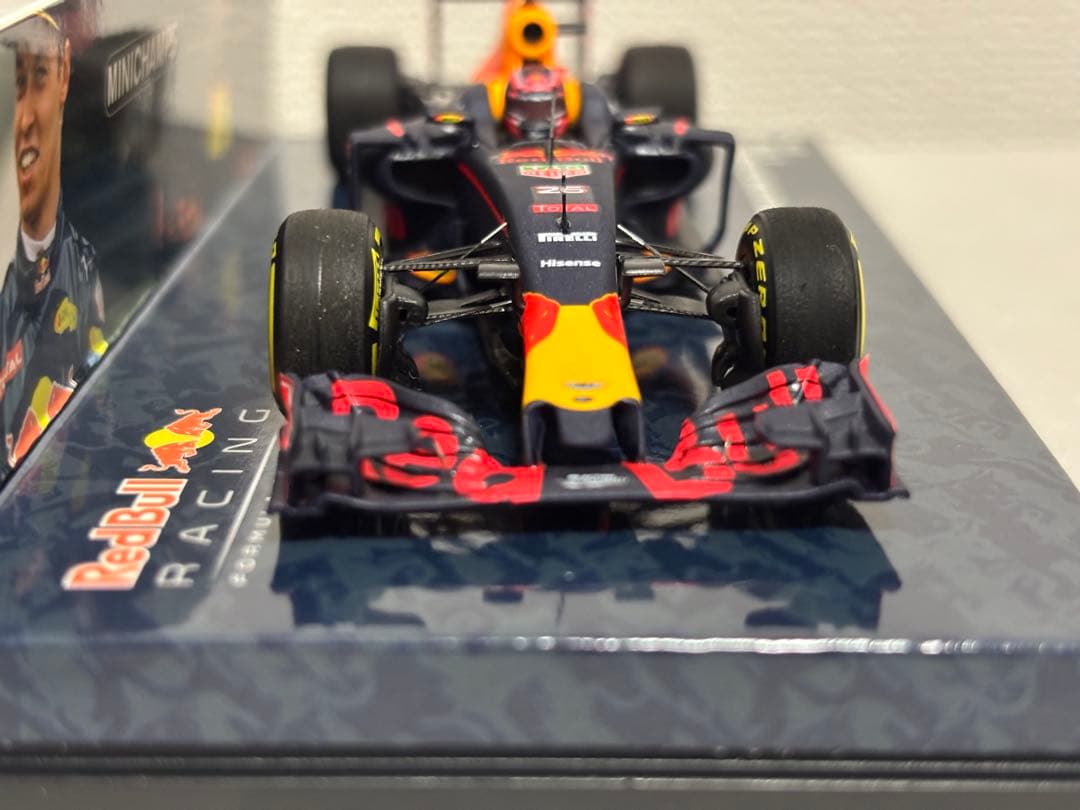 ミニチャンプス1/43レッドブルRB12 D.KVYAT - メルカリ