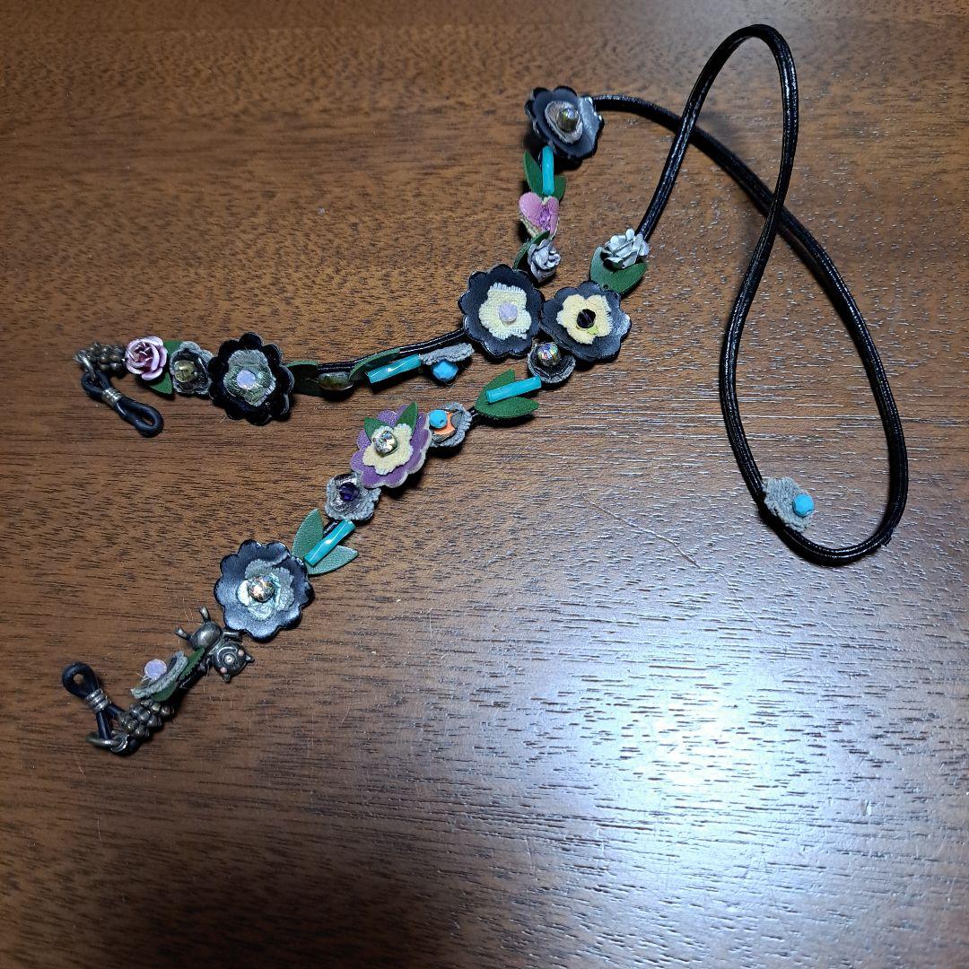 アルベロベロ花モチーフ レザーメガネチェーン - メルカリ