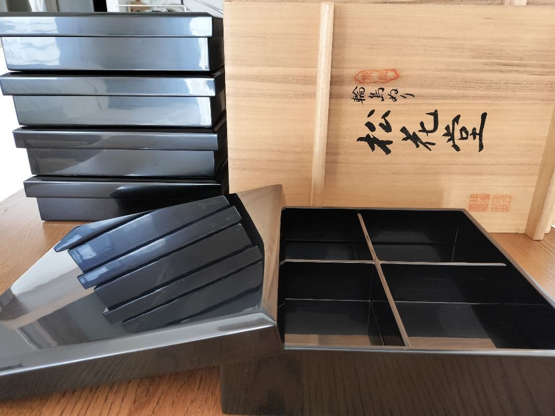 輪島塗 松花堂膳 ~5客セット 黒漆器 金彩竹の絵柄付き 桐