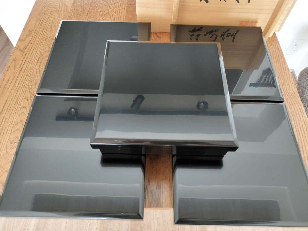 輪島塗 松花堂膳 ~5客セット 黒漆器 金彩竹の絵柄付き 桐