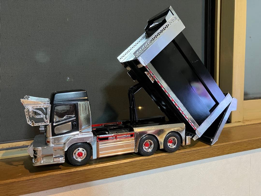 デコトラダンプ、1/32スーパーグレートデカ箱ダンプ、完成品 - メルカリ
