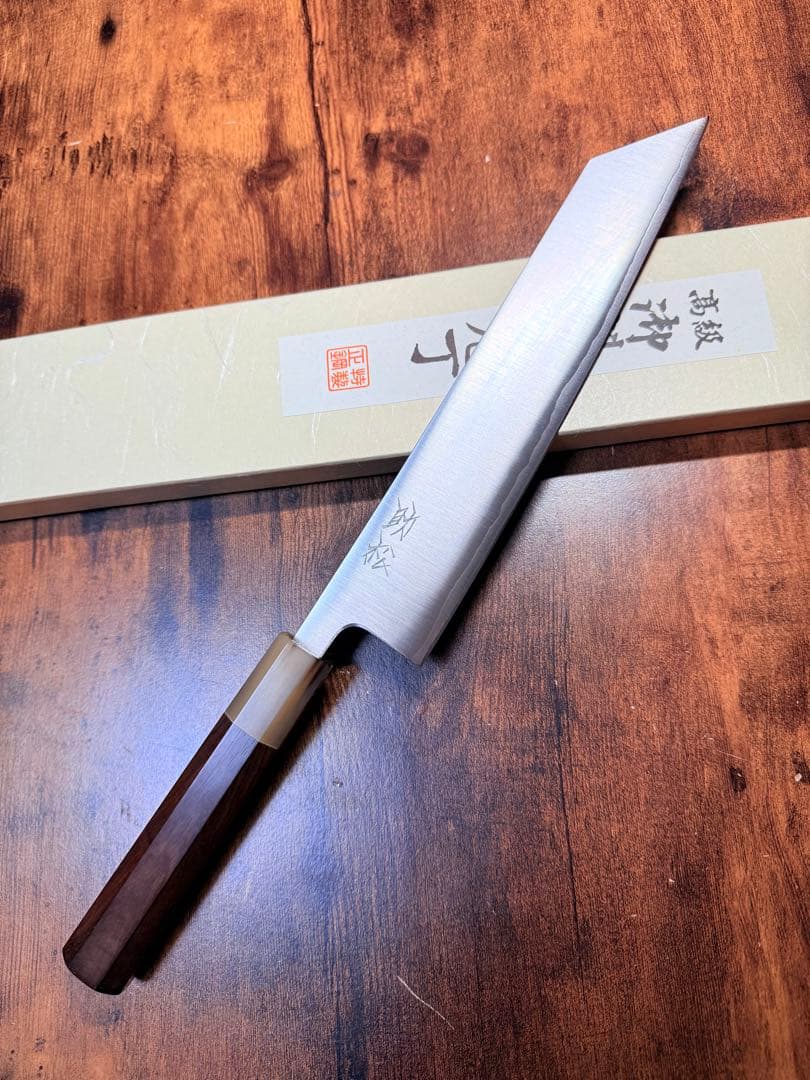助松　和牛刀 切付　包丁　8寸　鍛造 銀三鋼　紫檀白水牛八角柄 助松 和牛刀 切付 包丁 8寸 鍛造 銀三鋼 紫檀白水牛八角柄 - メルカリ
