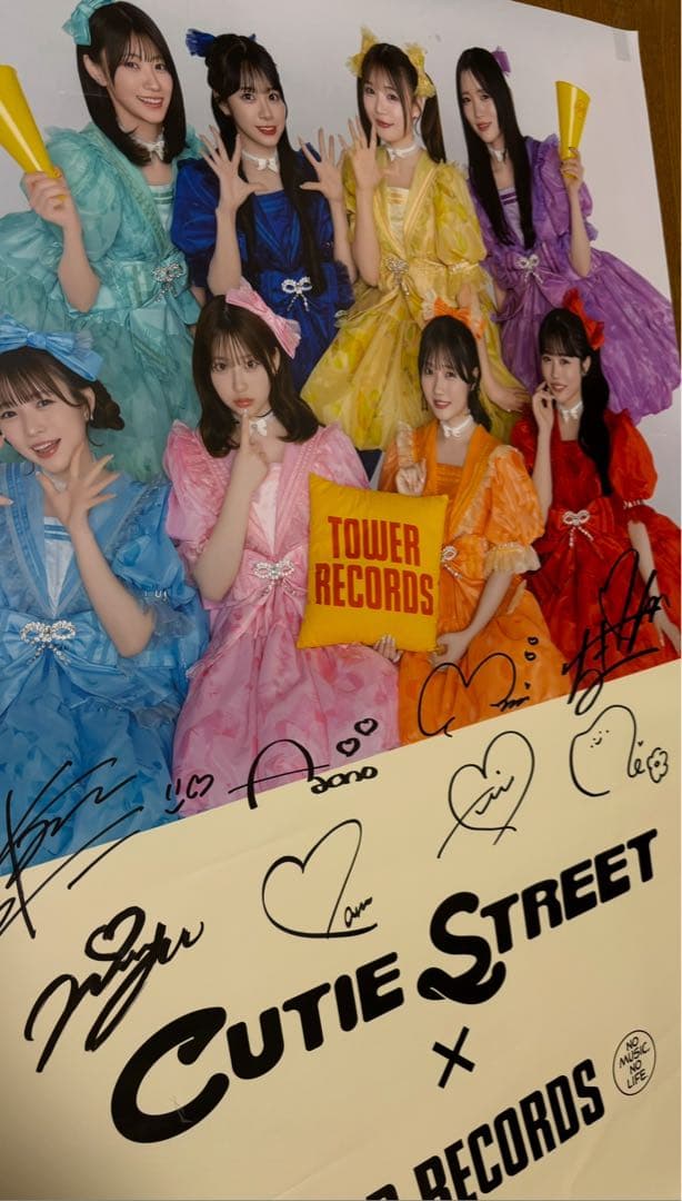 全員分の直筆サイン付き CUTIE STREET タワレコ ポスター - メルカリ