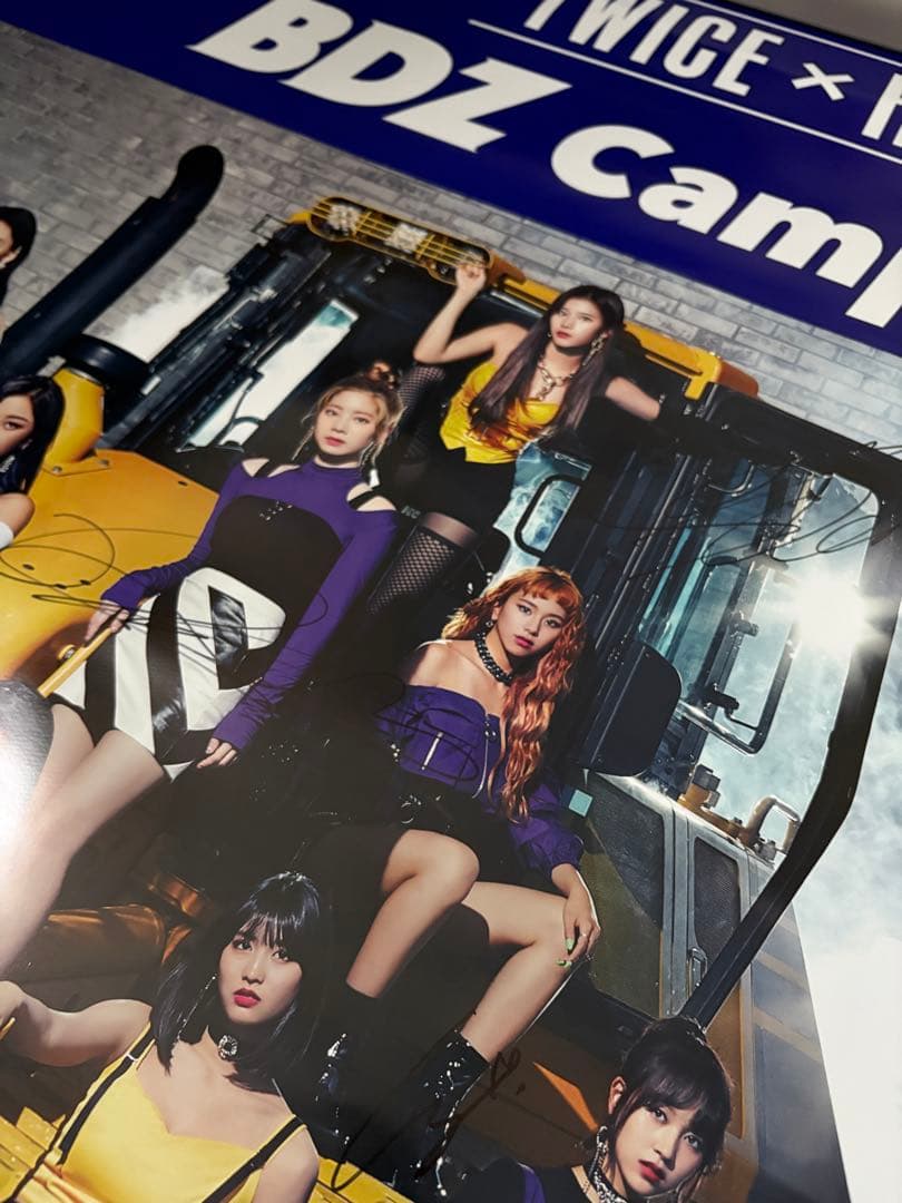 ファイテン様】TWICE BDZ 全メンバー直筆サイン入りポスター - メルカリ