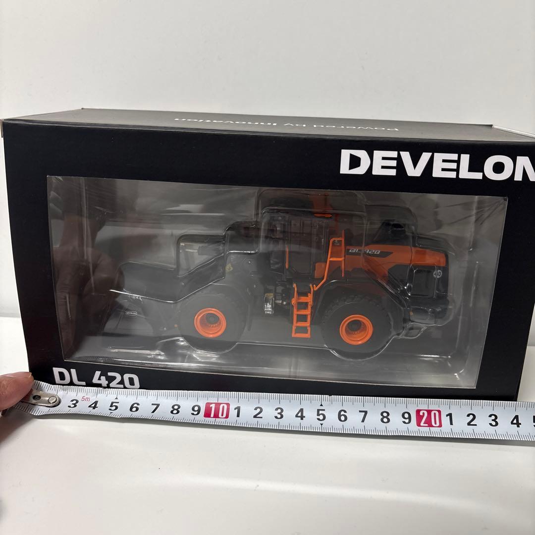 メーカー純正】新品未開封DEVELON大型ホイールローダー1/50サイズ