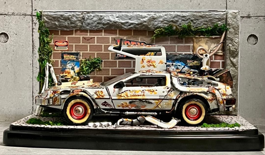 1/24 WELLY デロリアン 放置車両 ジオラマ バックトゥザフューチャー