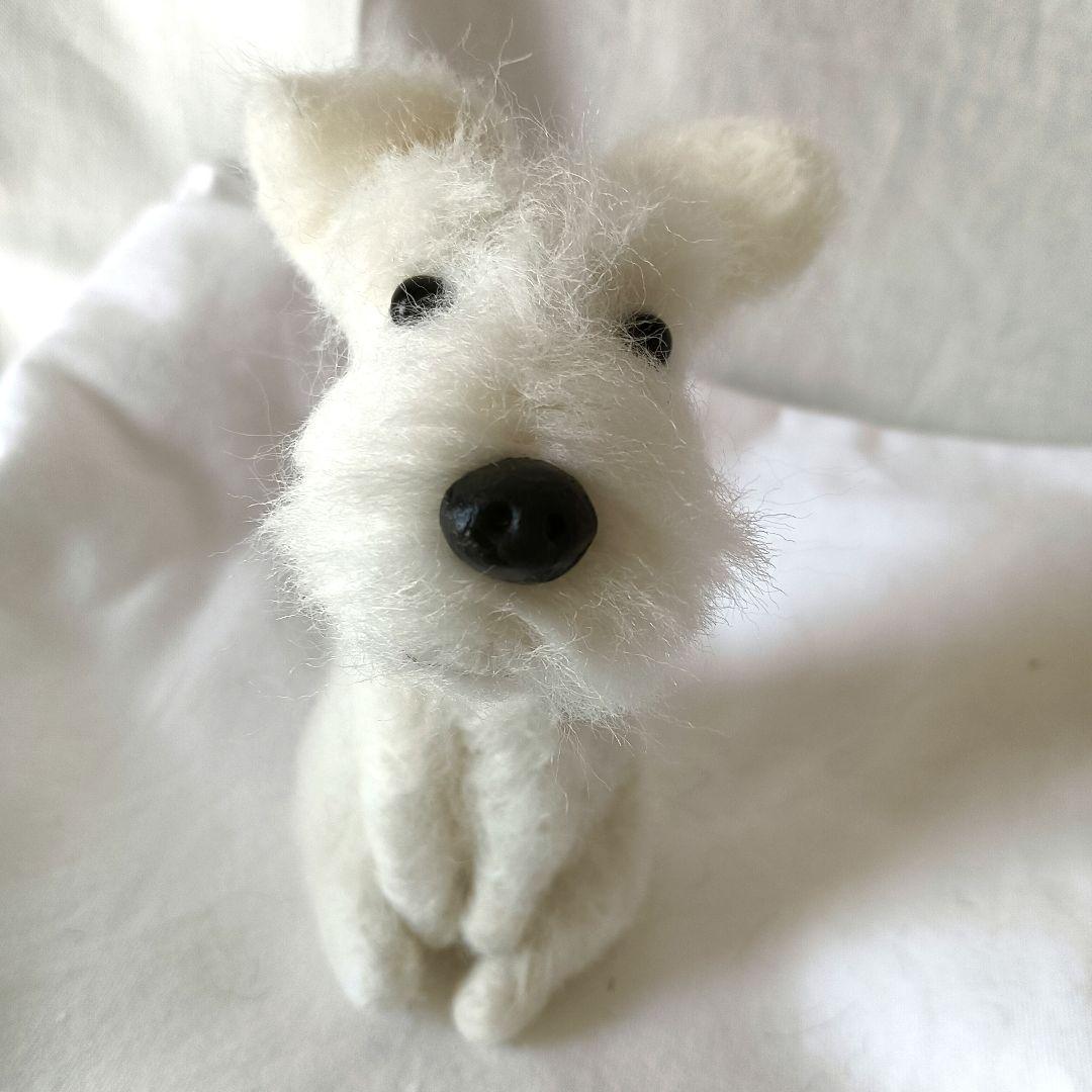 ぬぼっとまったり羊毛フェルト作品 ちょこんとお座りしている白