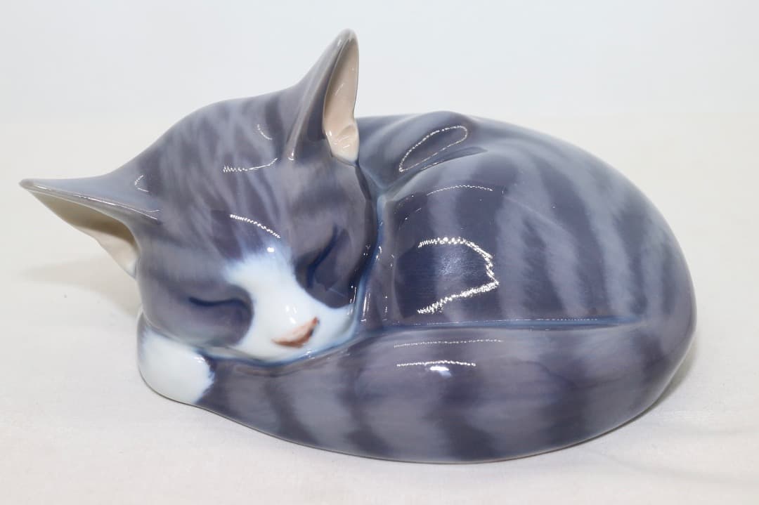 希少 ロイヤルコペンハーゲン フィギュリン 眠り猫 ねむり猫 - メルカリ