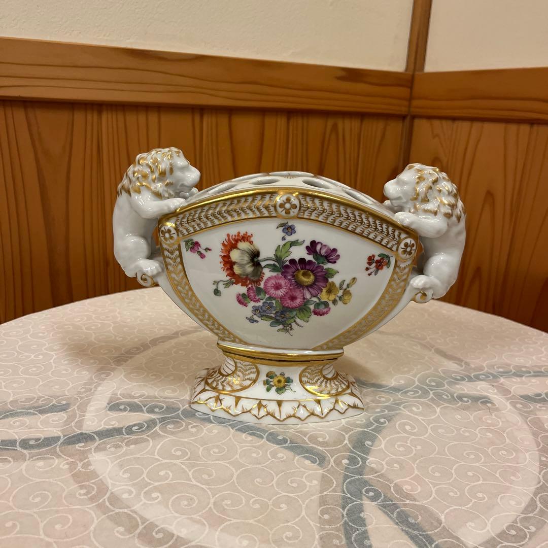 砥部焼 青と白の花柄陶器壺（獅子の蓋付き） 青色と