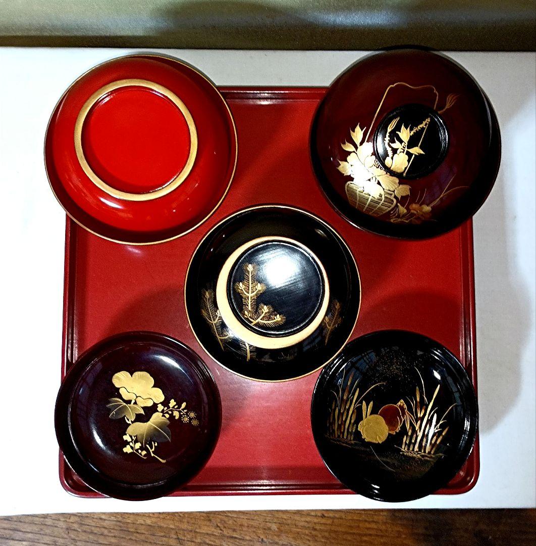 金蒔絵漆器セット(金蒔絵椀2客、輪島朱塗椀1客、蒔絵皿2客、輪島塗膳1膳) 金蒔絵漆器セット(金蒔絵椀2客、輪島朱塗椀1客、蒔絵皿2