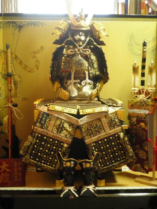鈴甲子鎧甲冑 大鎧 木彫金箔押竜頭 イ696 甲子之天山8号純金箔押小札赤糸威大鎧金屏風鎧飾りが安い 雄山作 五月