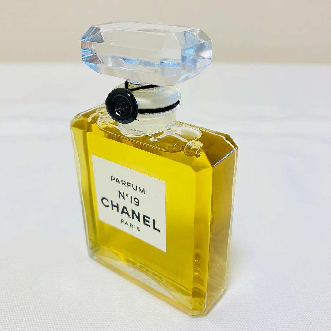 新品未使用 CHANELシャネル N°19 19番 パルファム 香水 28ml - メルカリ