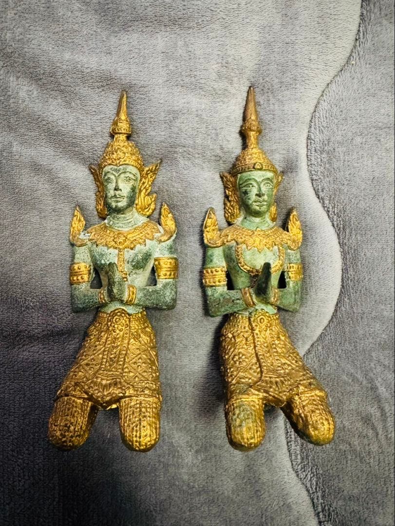 青銅色と金色のアジアの立像 - メルカリ