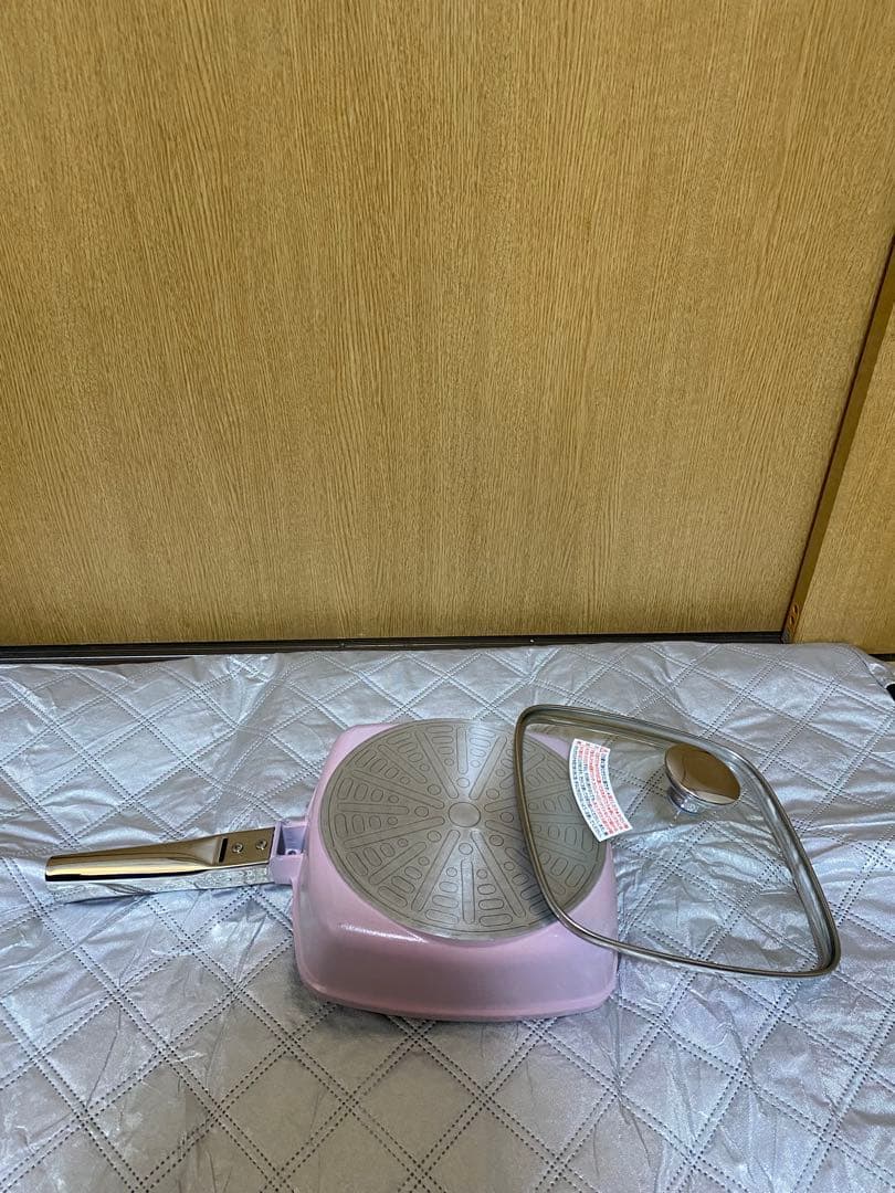 新品 アサヒ軽金属 四角フライパン 蓋付き 20センチ ピンク色 - メルカリ
