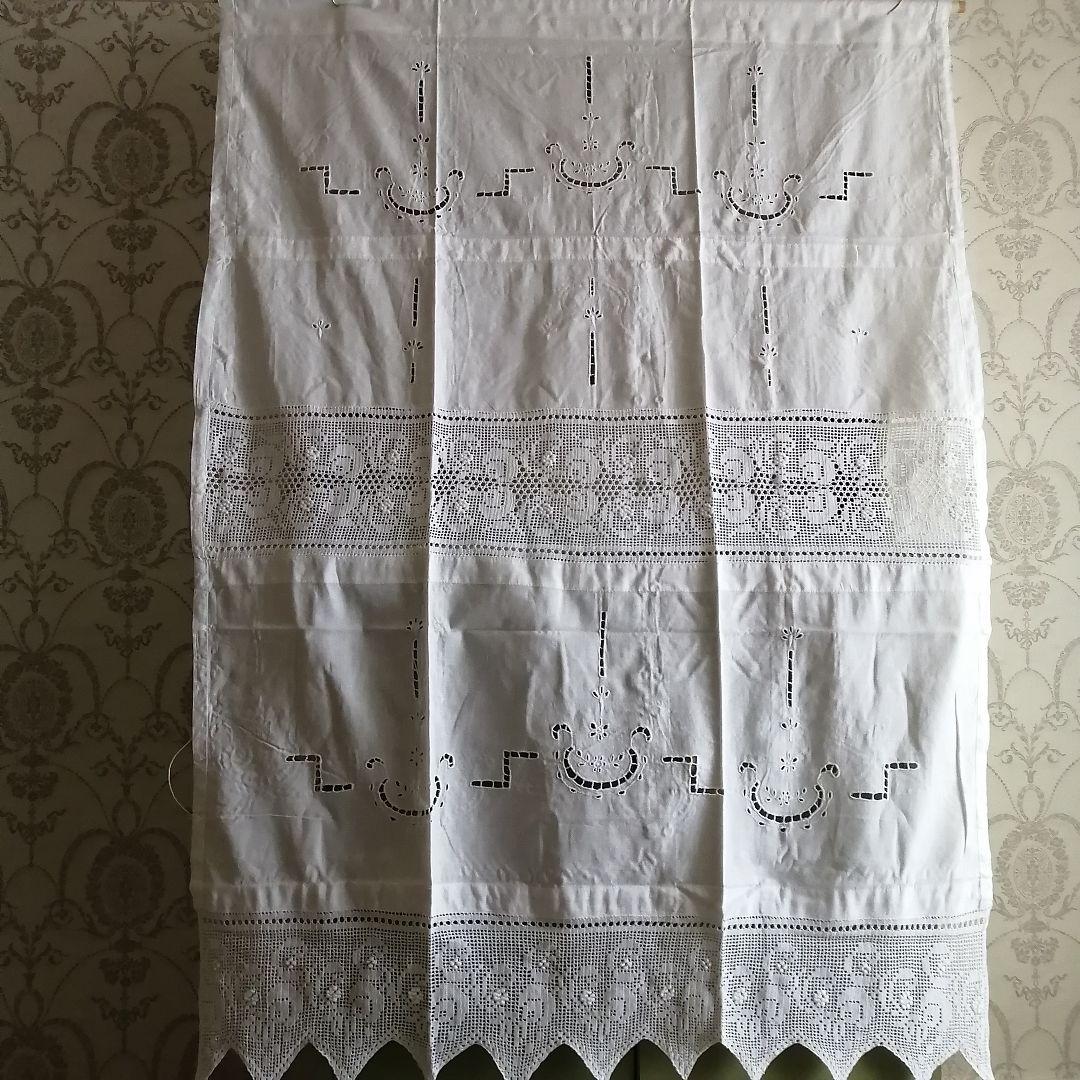 イギリスVintage　クロッシェ編みレースカットワーク　間仕切りカーテン100 花柄の立体編みアンティーククロッシェレース【パディントン】｜ブロカント