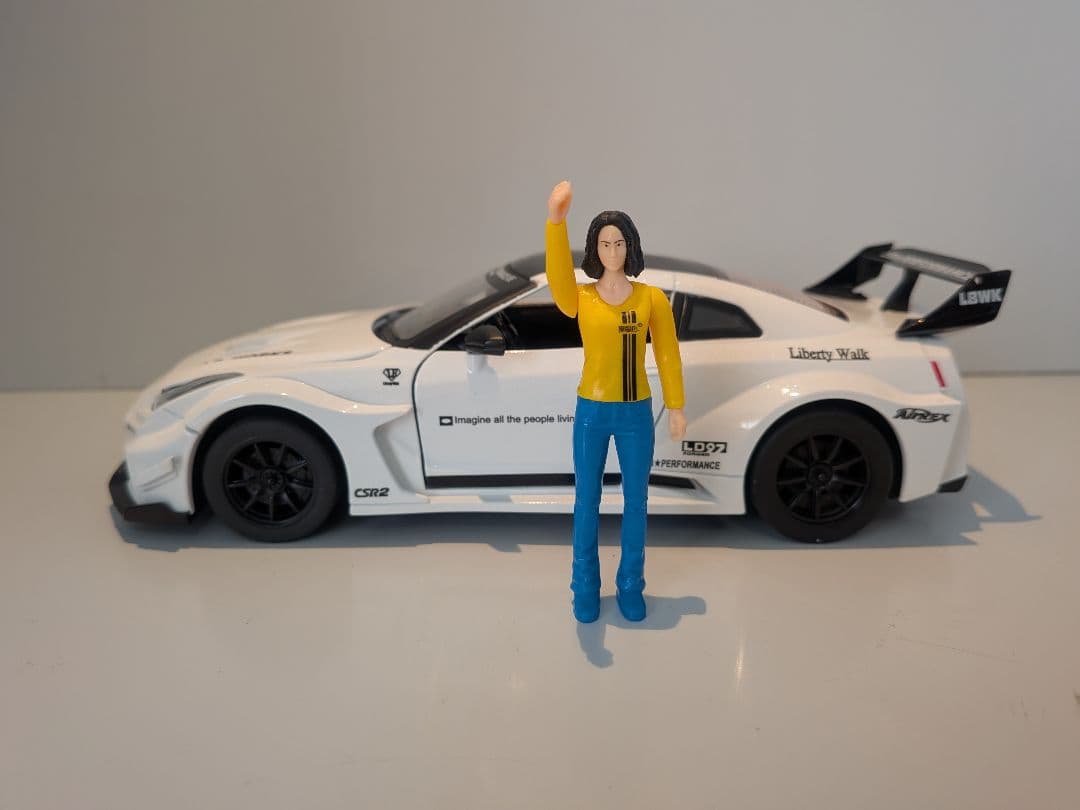 LBWK 1/24 R35 GT-R ミニカー フィギュア付 点灯 音 白 - メルカリ