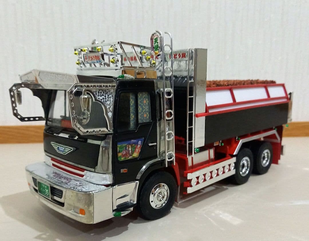 アオシマ1/32 デコトラプラモデル完成品 日野プロフィアダンプ - メルカリ