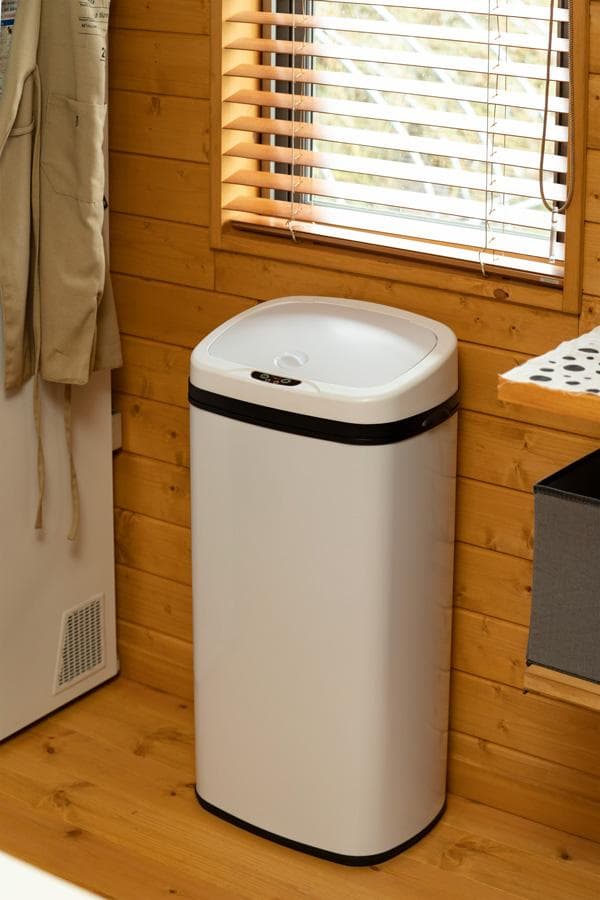 《新品・送料無料》センサー自動開閉式ダストボックス　68L　BK/SL/WH