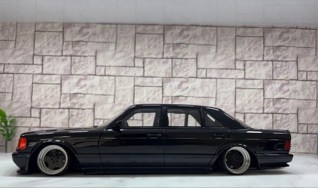 1/18ミニカー ベンツ560SEL AMG 深リムカスタム ブラック - メルカリ