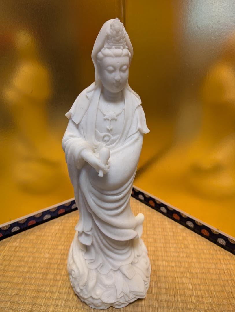 古美術　彫刻　石彫　大理石風　観音様　立像　木台付 楽天市場】蓮華台座の上に立つ、観音菩薩彫像 高さ 約43.2cm 大理石風