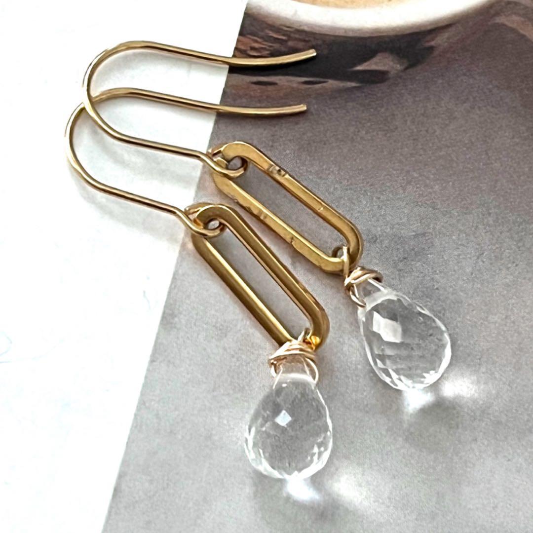 1点作品☆ パーツアレンジさ水晶ピアス　イヤリングに変更可能☺︎ 氷のように涼しげな縦長しずくの水晶ピアス/イヤリング | shaha