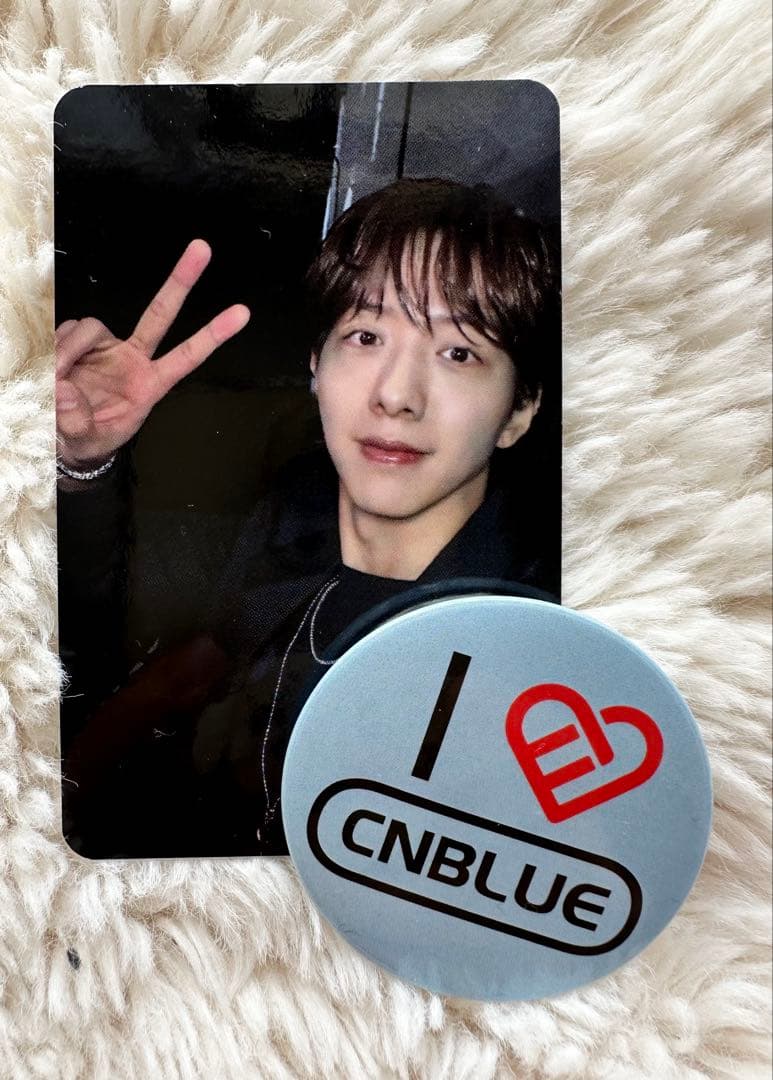 CNBLUE 〖3LOGY 〗LoveFNC トレカ＆バッチ ジョンシン - メルカリ