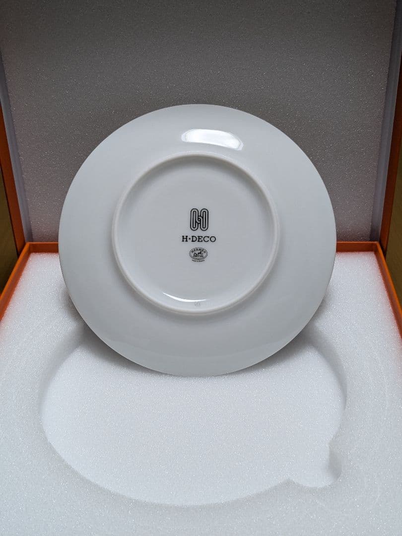 新品、未使用 HERMES パンプレート Hデコ 円形皿 白14cm 1枚 - メルカリ