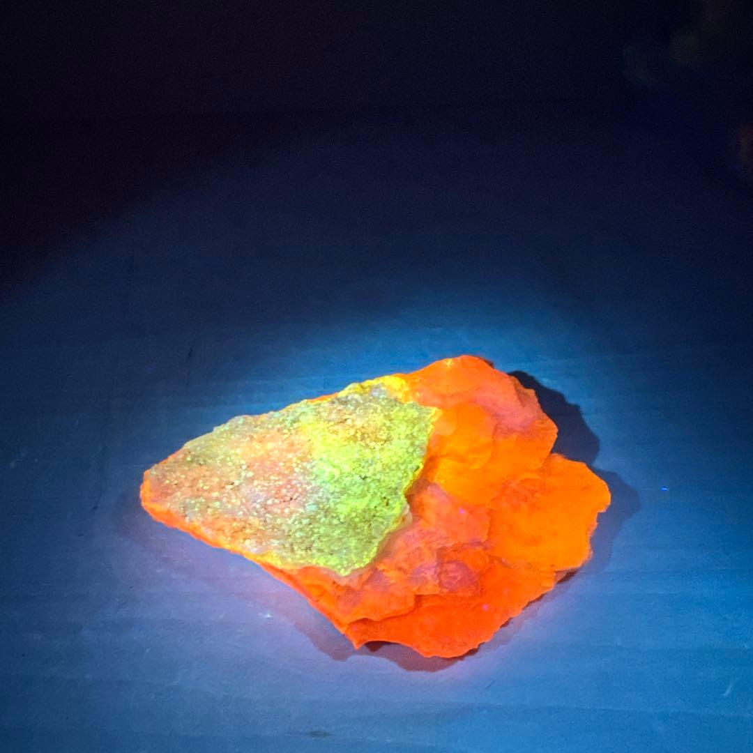 北海道石 然別オパール 蛍光オパール116g 最高品質蛍光オパール 北海道