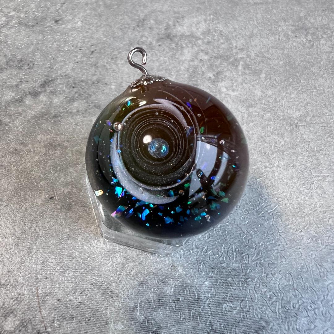 宇宙玉 レジンチャーム｜ハンドメイド 惑星モチーフ - メルカリ