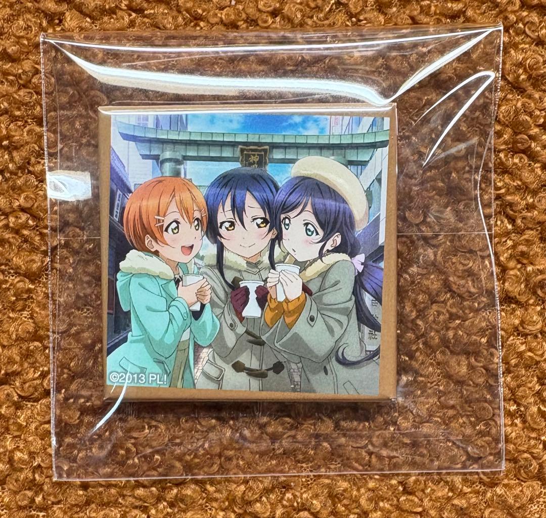 ラブライブ 東條希 園田海未 星空凛 スクエア缶バッジ 23 園田海未＆東條希＆星空凛(ビジュアルカード 僕らのLIVE 君とのLIFE