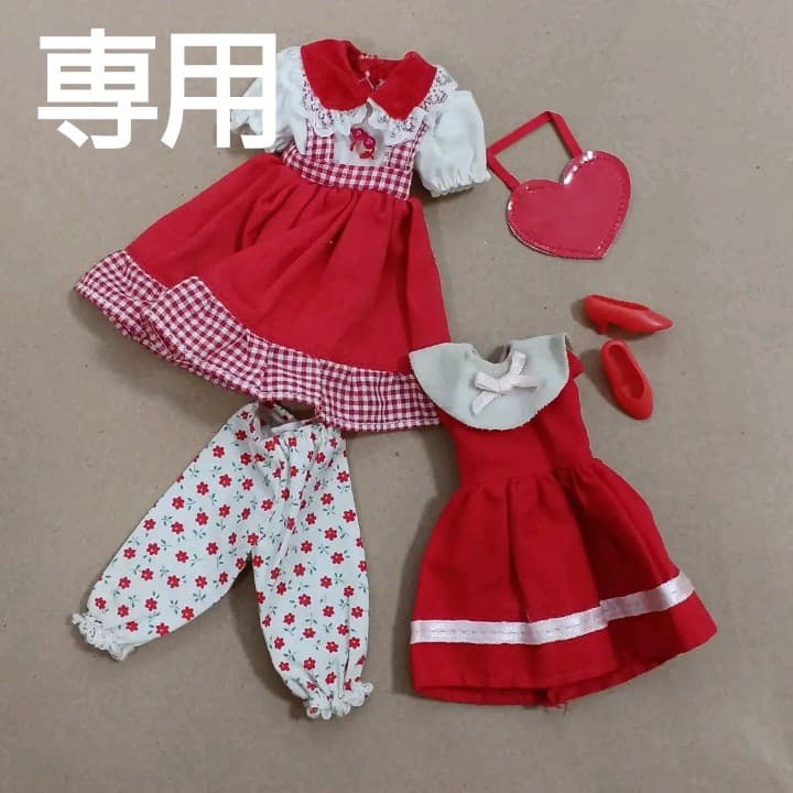 【専用】リカちゃん  赤いコーデ  昭和レトロ  ワンピース  靴とバッグ付き Amazon.co.jp: リカちゃん ドレス LW-20 VERYコラボ コーディネート