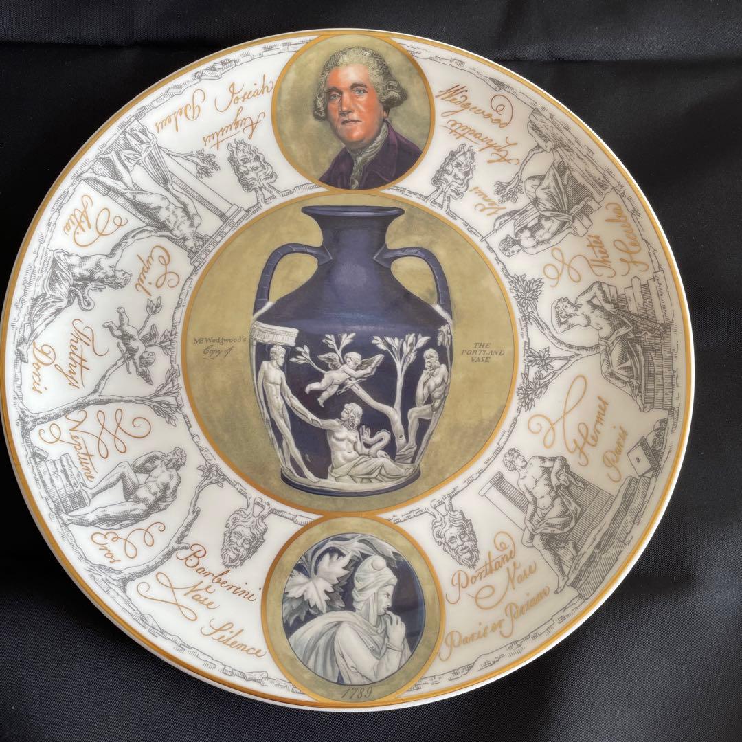 WEDGWOOD HISTORIC YEAR PLATE 2002 - メルカリ