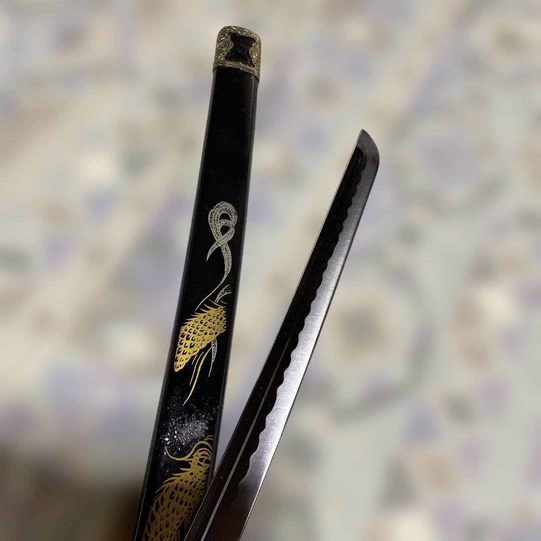 模造刀 太刀 金茶柄 鶴羽透し丸鍔 太刀造り龍図黒呂鞘 - メルカリ